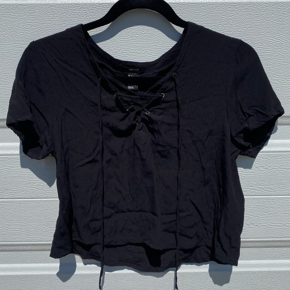 5 for $25-🦋Cropped black shirt.